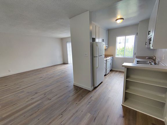 5th image of 5516 Corteen Pl APT 11