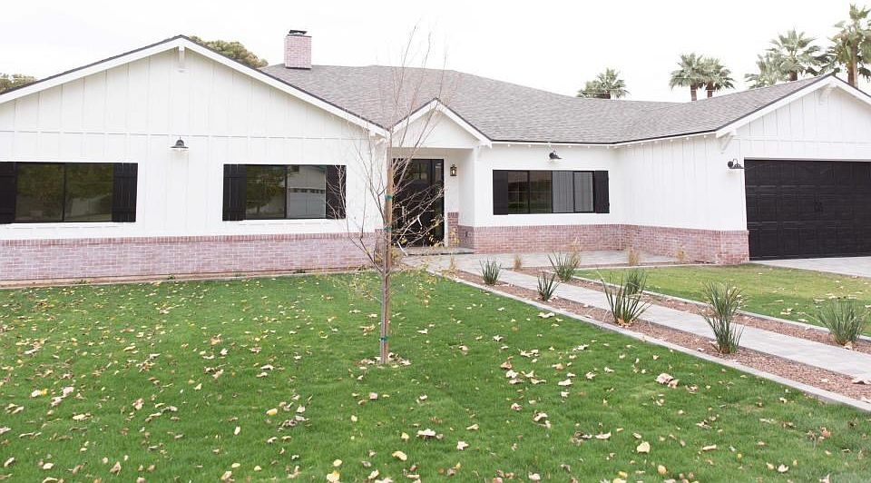 409 E. Lamar  ;  Round Lens PhotographyJ