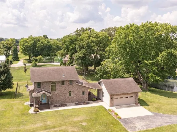 7721 Walsh Rd, Godfrey, IL 62035