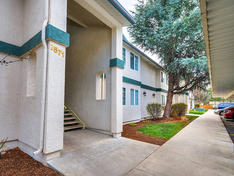 The Pines Apartments — Photo 4