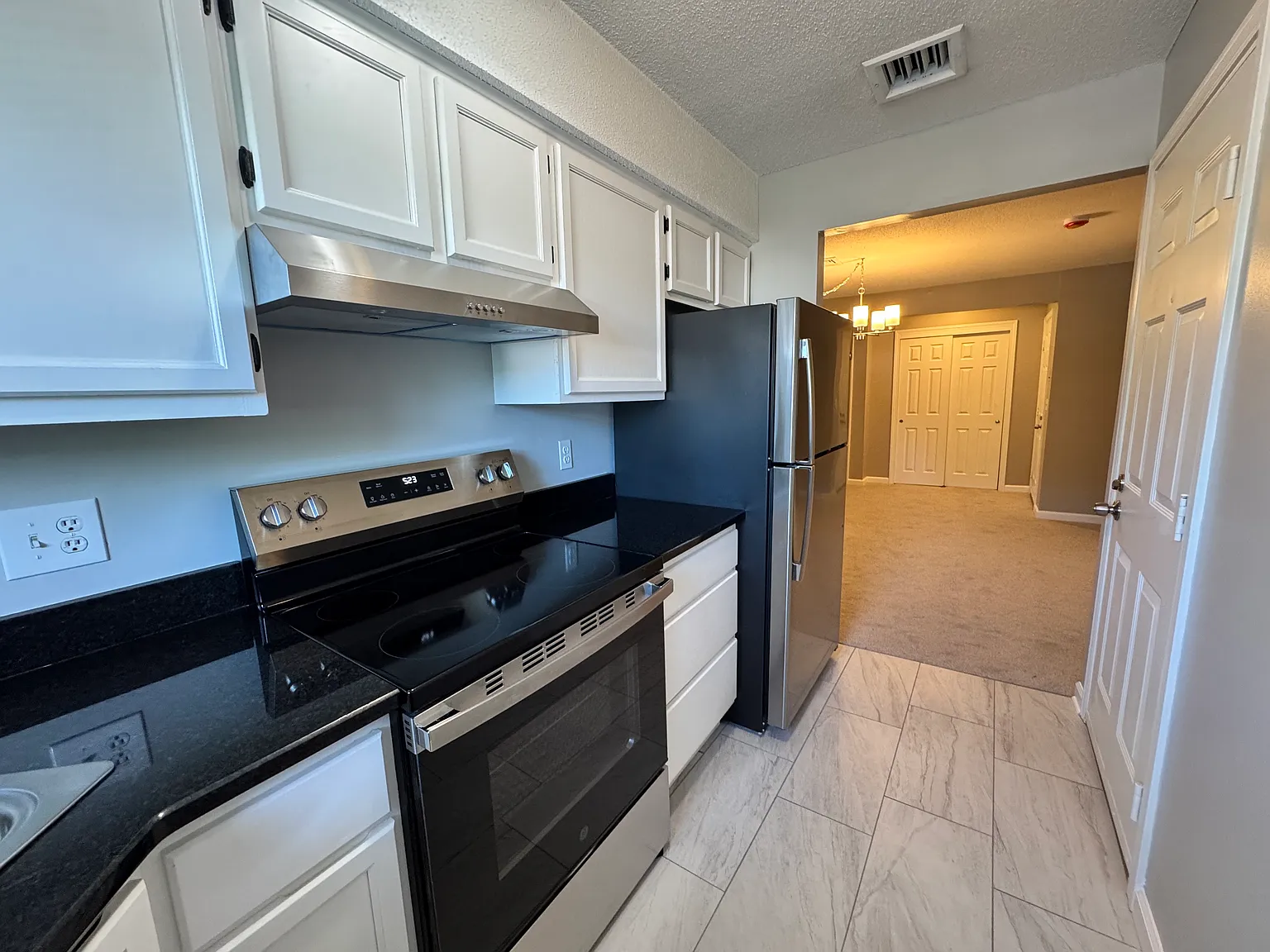 2 bed, 933 sqft, $1,800 — Photo 1