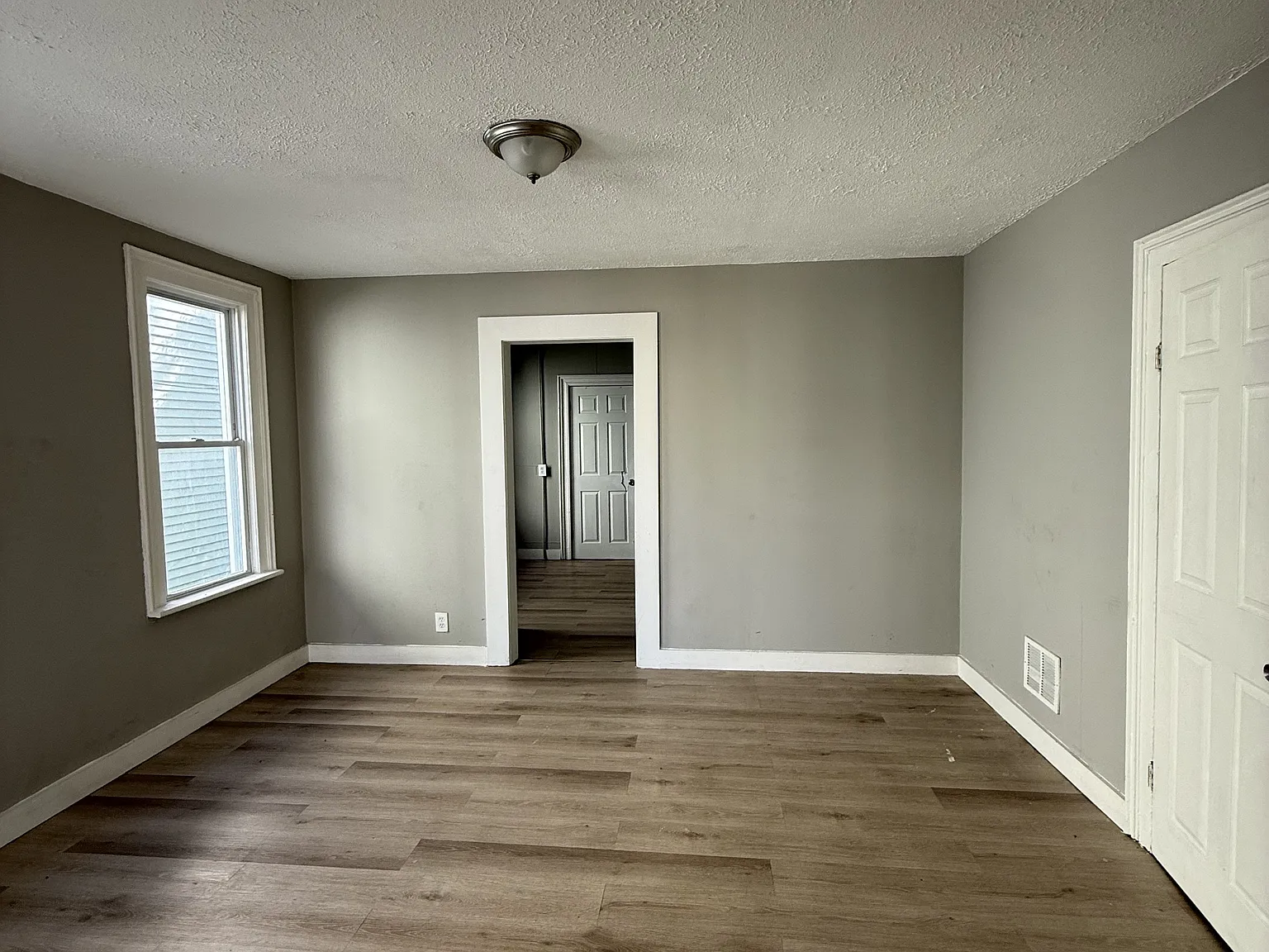 123 Lakeview Avenue - 1 — Photo 2