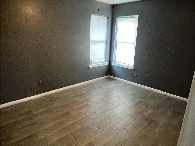 629 Bel Air Dr — Photo 2