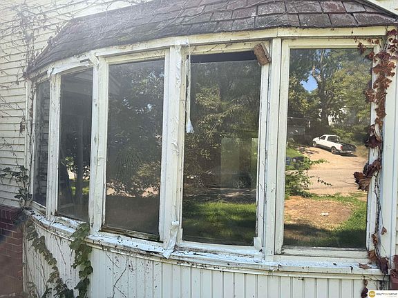 4th image of D 705th Ave