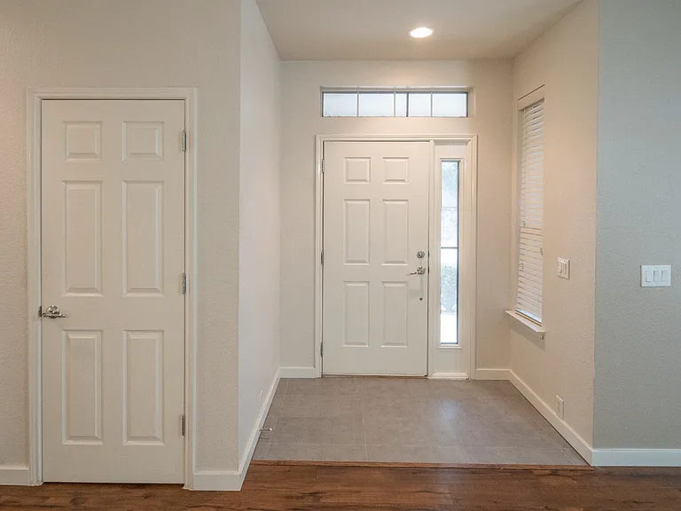 2215 Canterbury Park Dr — Photo 4