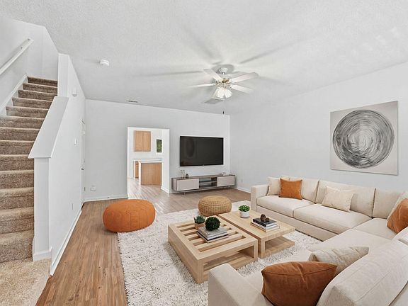 3rd image of 105 Baberton Dr