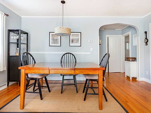 4th image of 825 Dogwood Ln