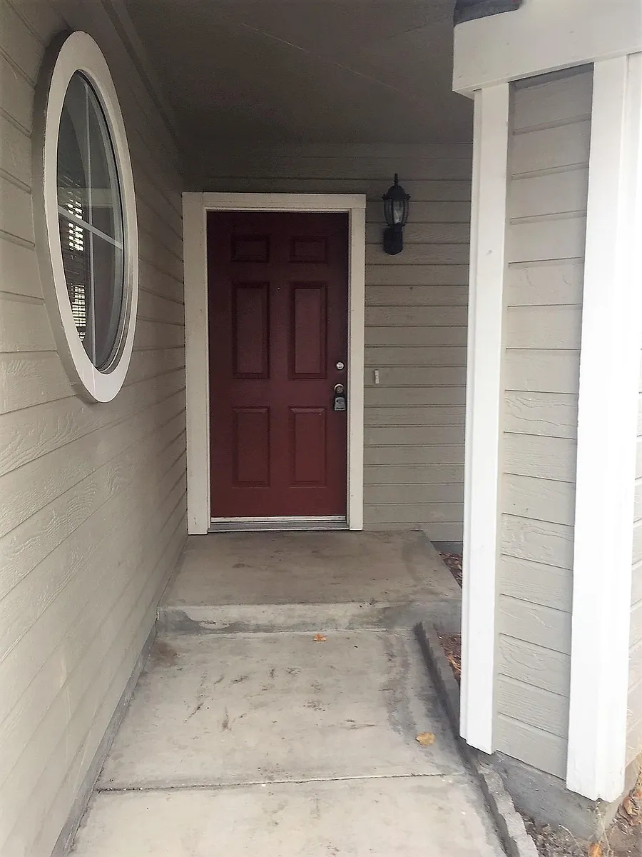 Building Photo - 2426 Skyview Dr