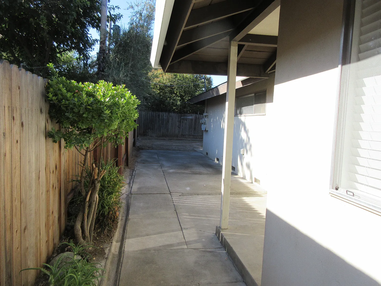 2 bed, 900 sqft, $1,800 — Photo 2