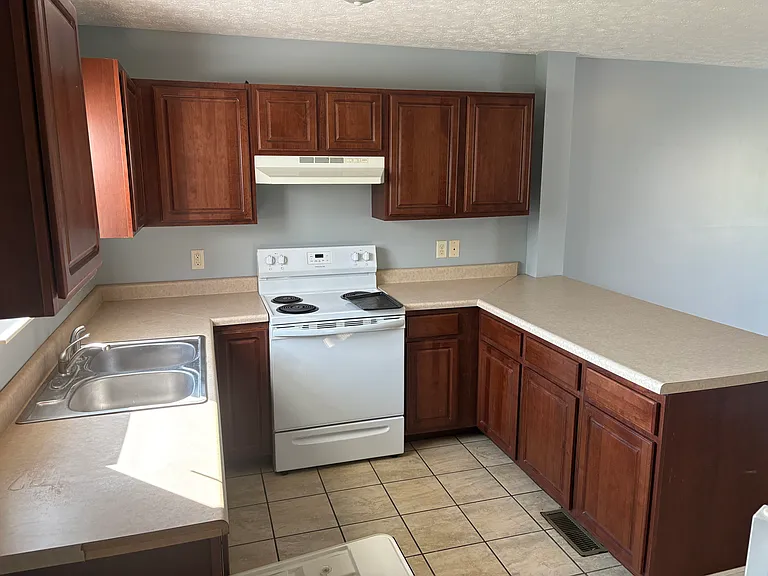 1582 Meadow Spring Dr — Photo 5