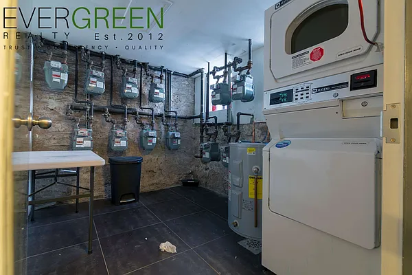 Rented by Evergreen Apartments BK | media 17