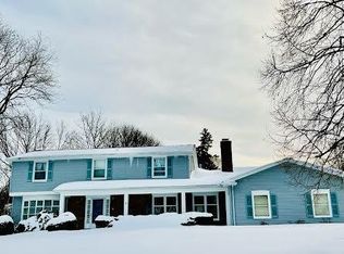 5 High Hill Dr, Pittsford, NY 14534