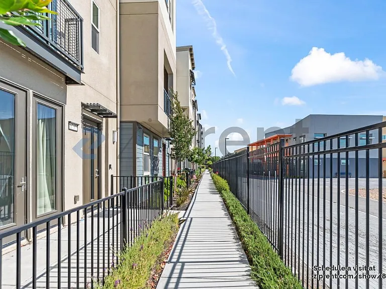 1757 Hazelnut Ln — Photo 4
