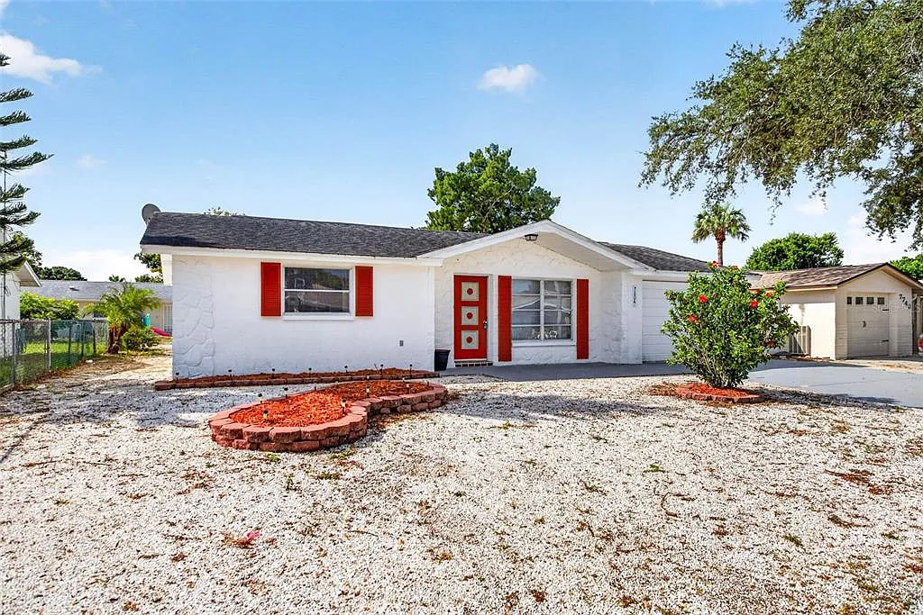 2 bed, 1.0 bath, 840 sqft, $1,450 — Photo 1