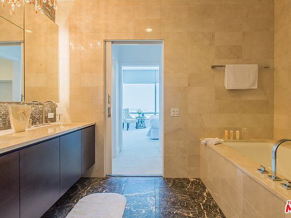 3rd image of 900 W Olympic Blvd Unit 39E