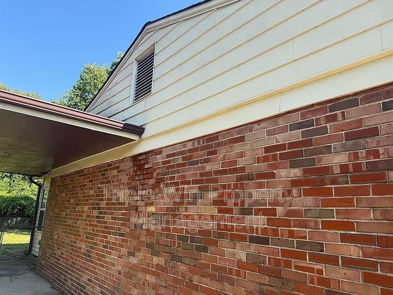 3 bed, 1.5 bath, 1200 sqft, $1,750 — Photo 2