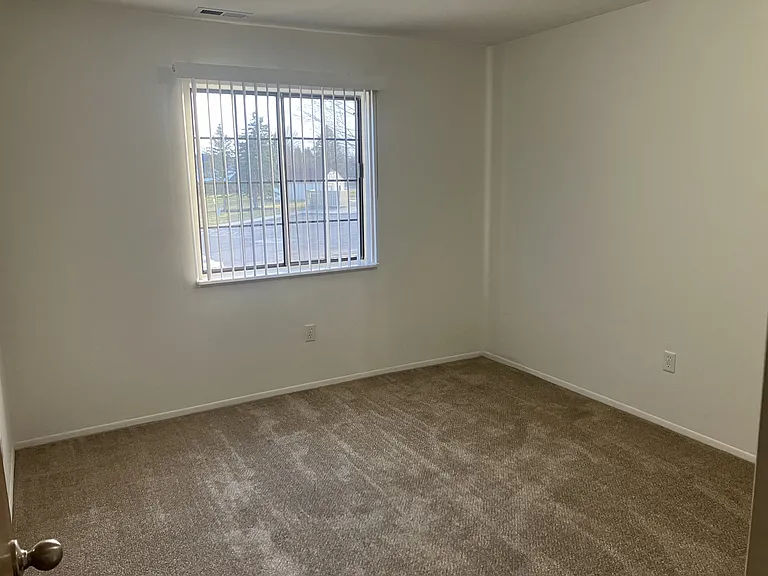 Charter Oaks Apartments — Photo 198
