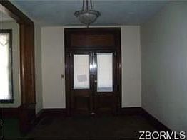 2nd image of 214 N 7th St