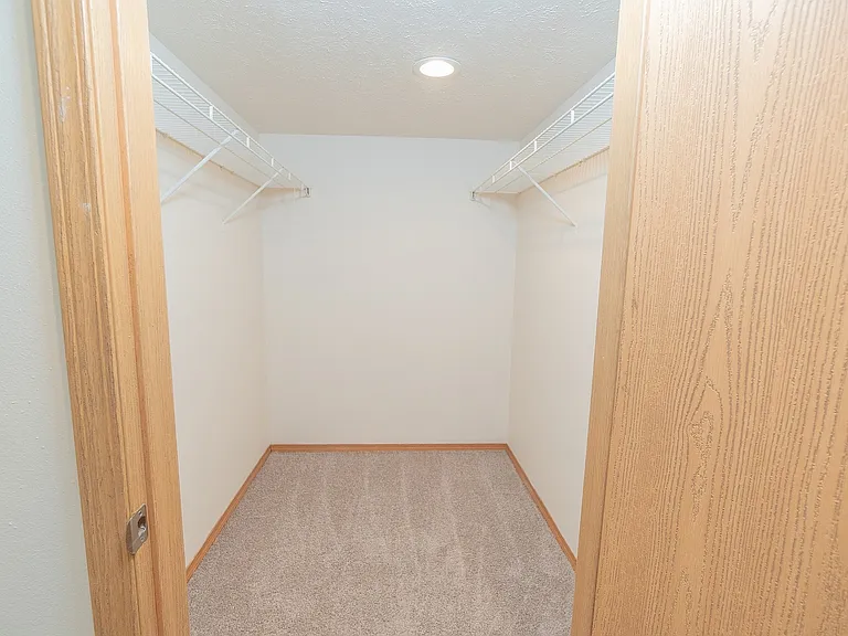 Main Bedroom Walk-in Closet