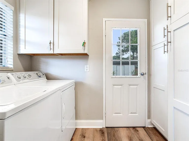 221 N Clearview Ave — Photo 12