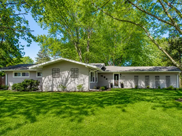830 Estes St, Gurnee, IL 60031