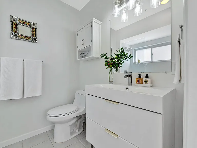 1346 Nicholson St NW #102 — Photo 9