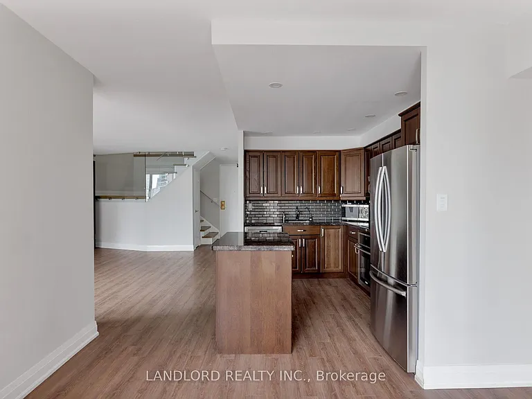 33 Harbour Sq #2208 — Photo 5