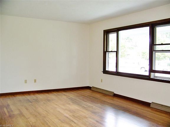 2nd image of 420 Strawberry Ln