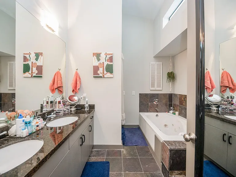 1535 Birdsall St #C — Photo 18