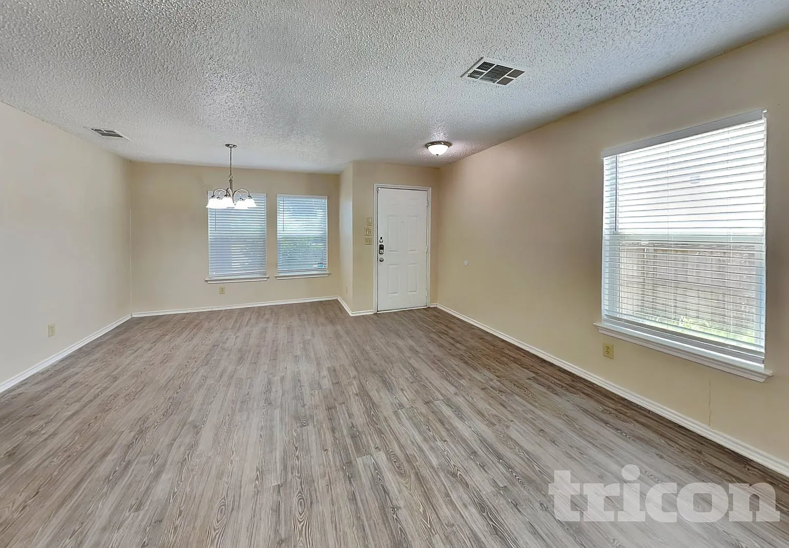 8055 Chestnut Cedar Drive Converse TX — Photo 3