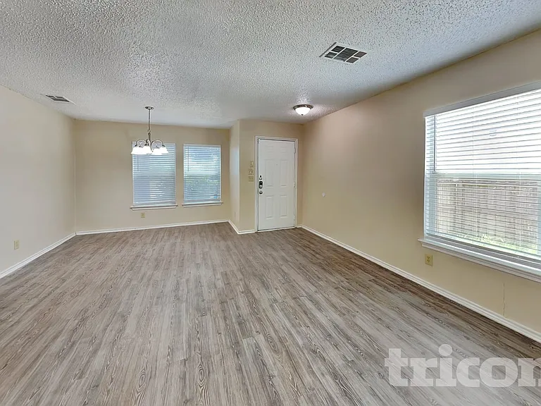 8055 Chestnut Cedar Dr — Photo 3
