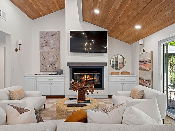 2nd image of 120 Clunie Dr