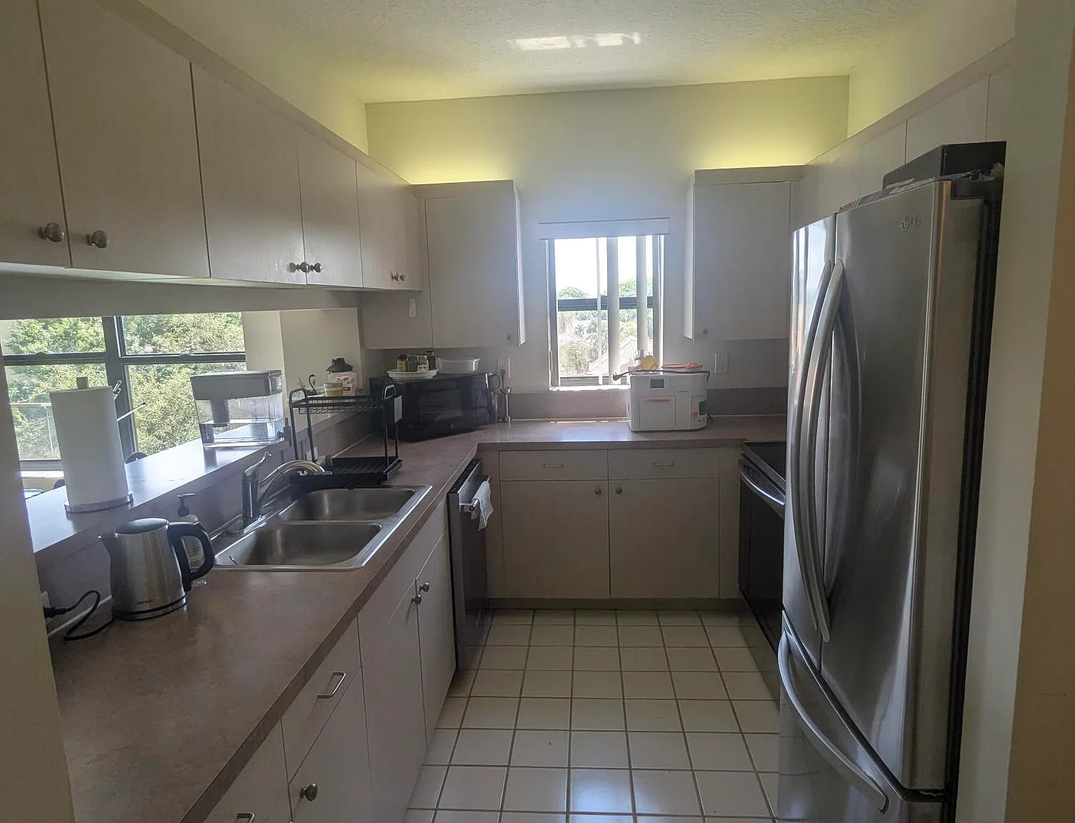 3 bed, 2.0 bath, 1446 sqft, $3,800 — Photo 4