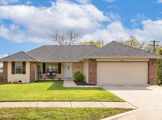 1462 S Tomahawk Ave, Republic, MO 65738