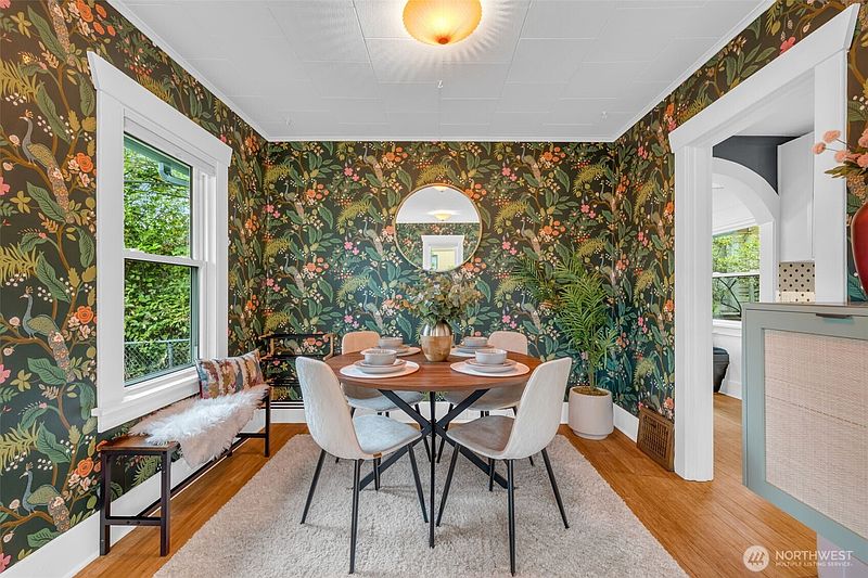 4th image of 8116 48th Avenue S