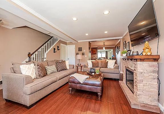 3rd image of 253 Revere Ave