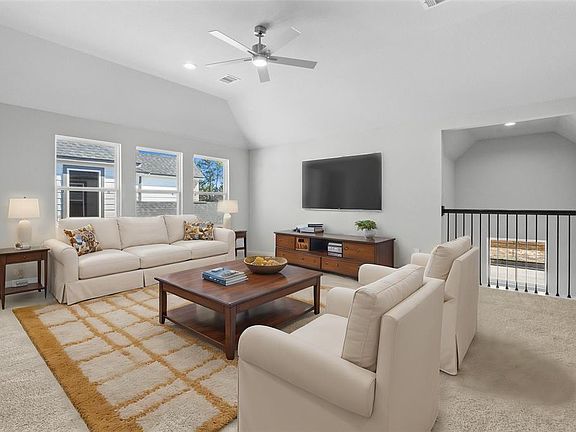 5th image of 2104 Golden Spruce Ln