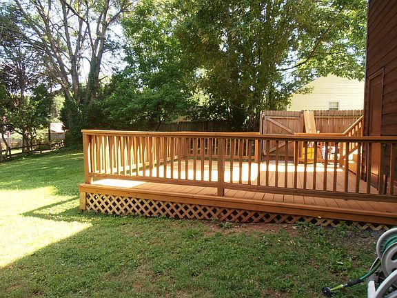 4th image of 416 Whitethorn Dr
