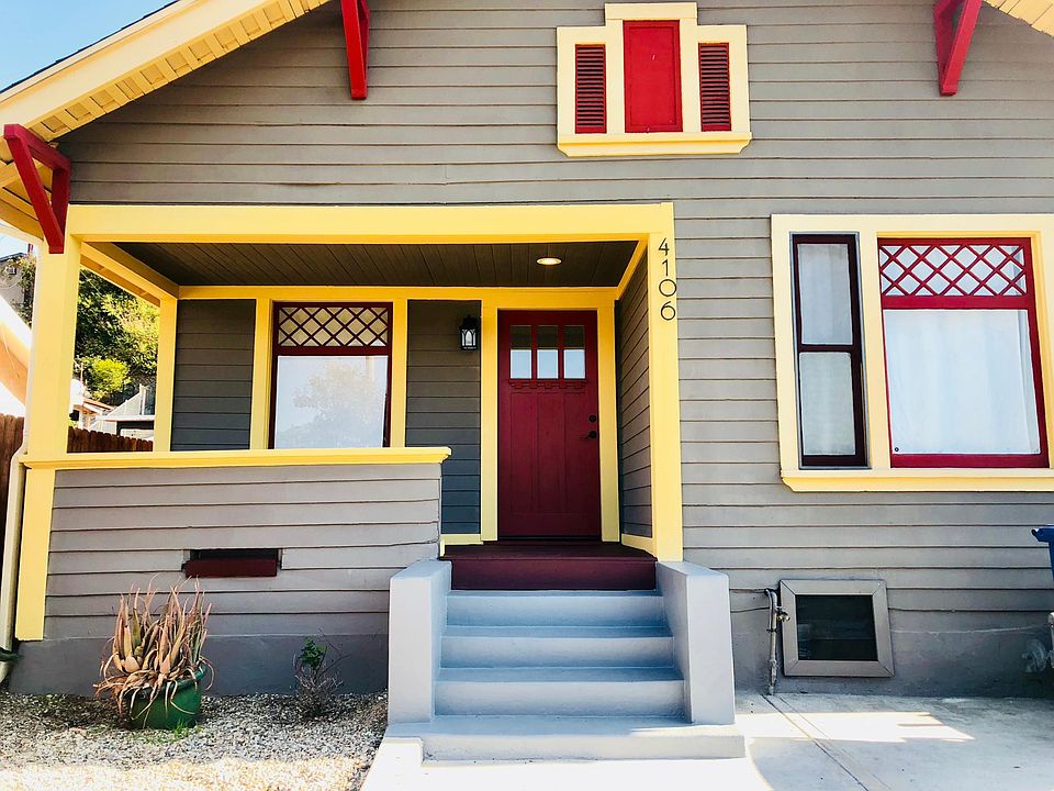 Entry (Parking Space is in front of house/gated)