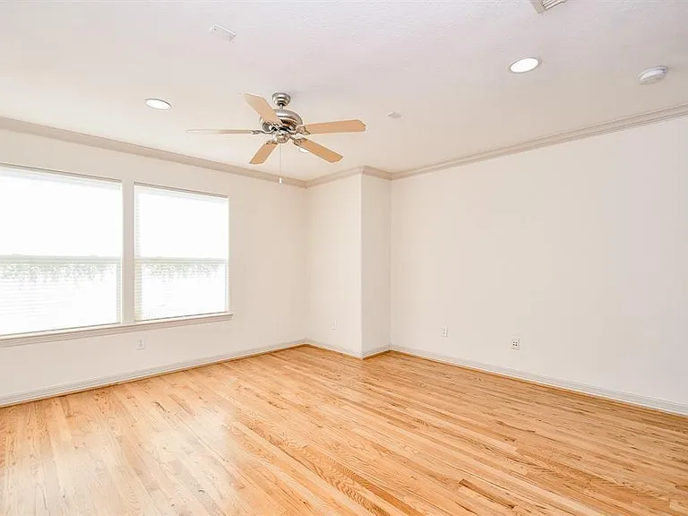 1515 Hyde Park Blvd #39 — Photo 6