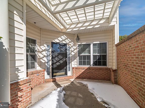 5th image of 20562 Rosewood Manor Sq