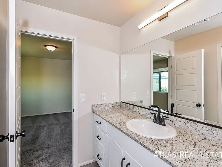 4527 Sapphire Moon Ave — Photo 10