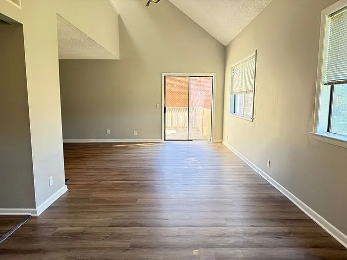 431 Belle Pointe Dr — Photo 16