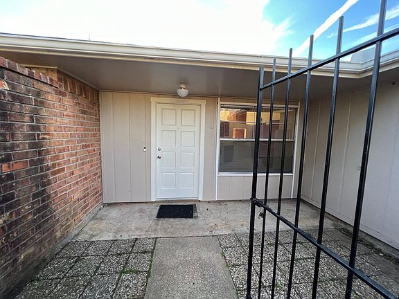 2nd image of 3806 Embarcadero Dr