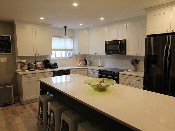 2nd image of 10 Monroe Drive #100