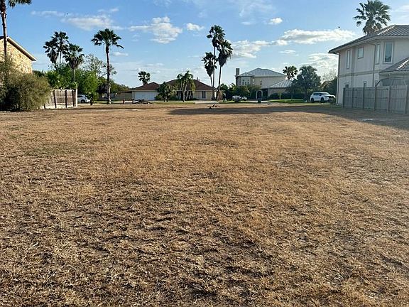 3rd image of L18 Beach Blvd