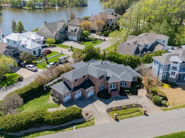 501 Croatan Hills Dr, Virginia Beach, VA 23451