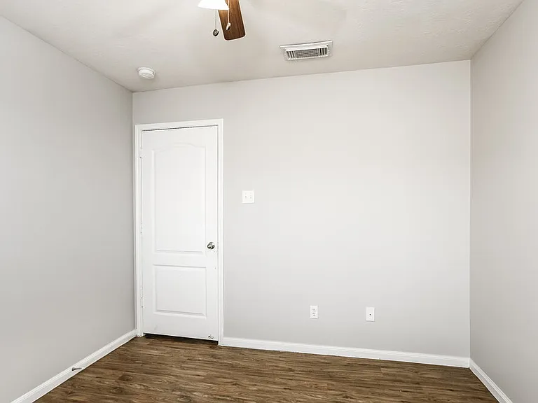 19242 Hopeview Ct — Photo 14