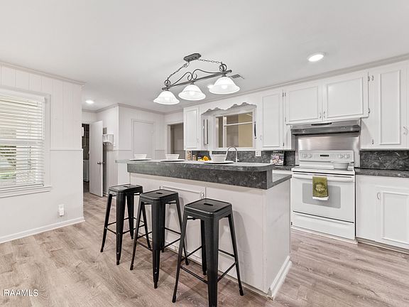 2nd image of 308 Bacque Crescent Dr