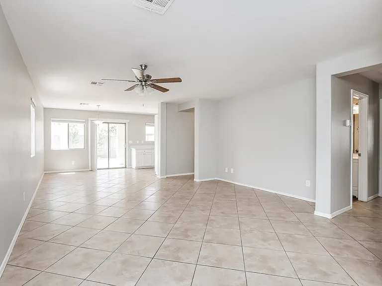 2224 S 83rd Ln — Photo 4